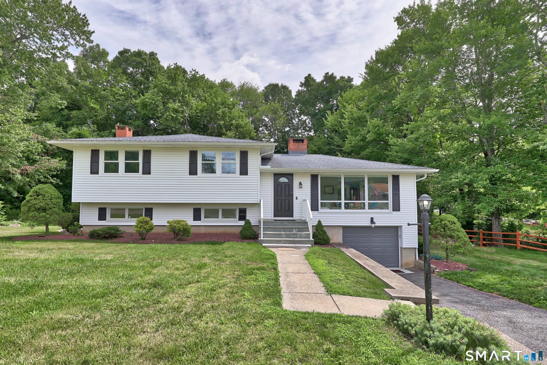 2 Northwood Drive, Middlebury, CT