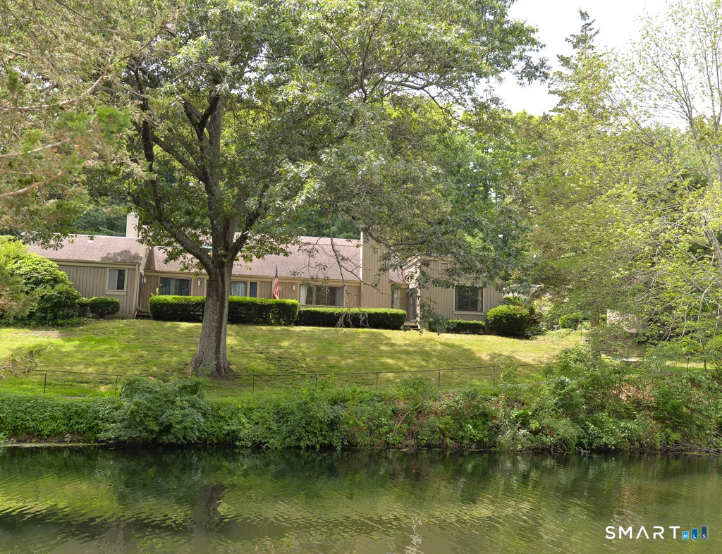 16 Heritage Village #A, Southbury, CT