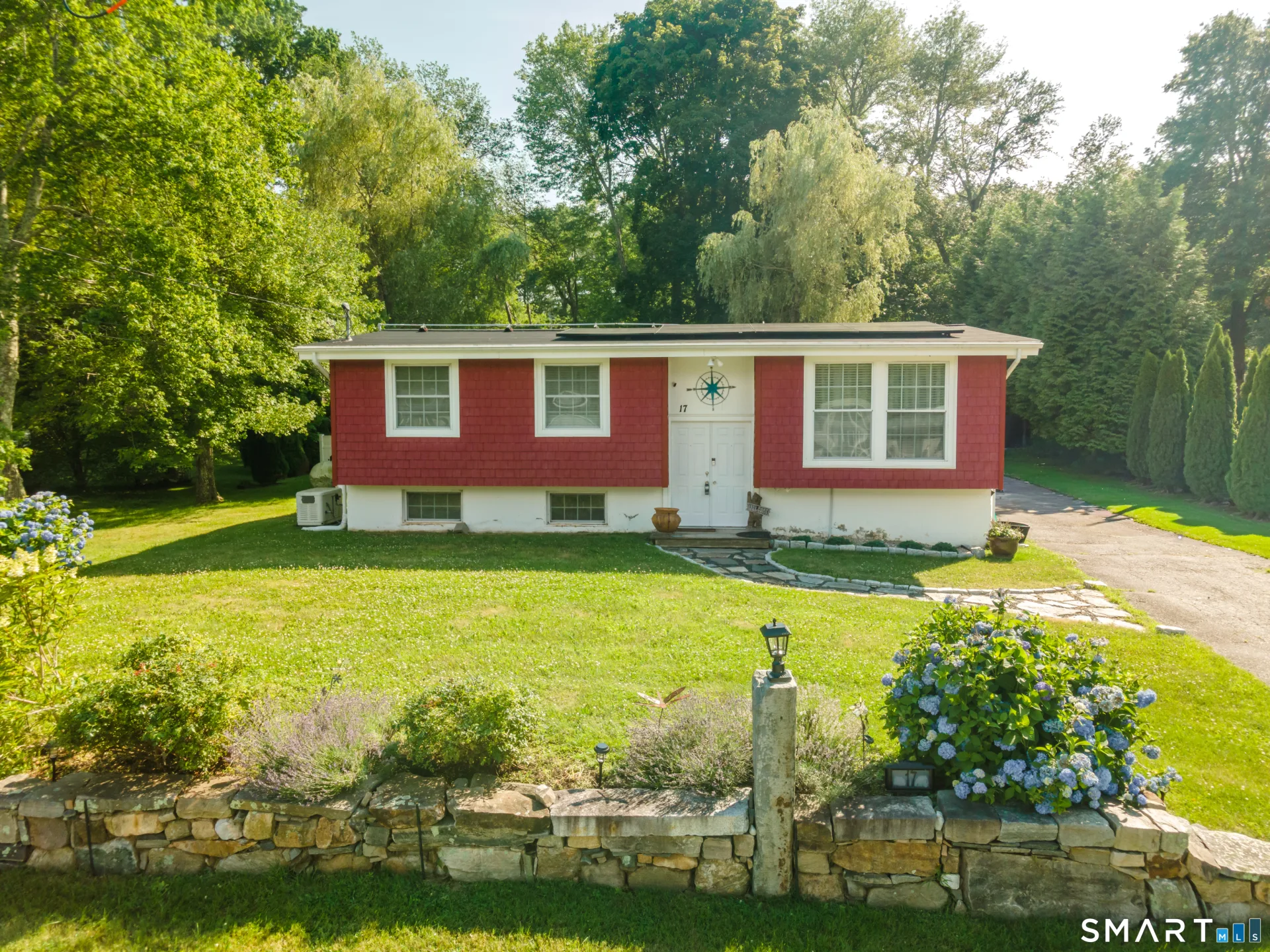 17 Meeting House Lane, Ledyard, CT