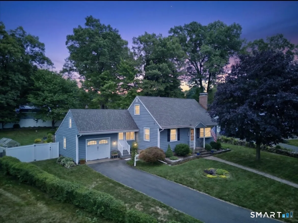 127 Helaine Road, Manchester, CT