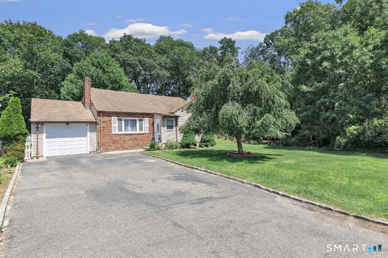 25 N. Forest Circle, West Haven, CT