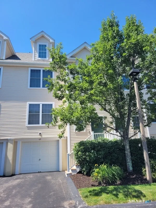 15 Freedom Way #69, East Lyme, CT