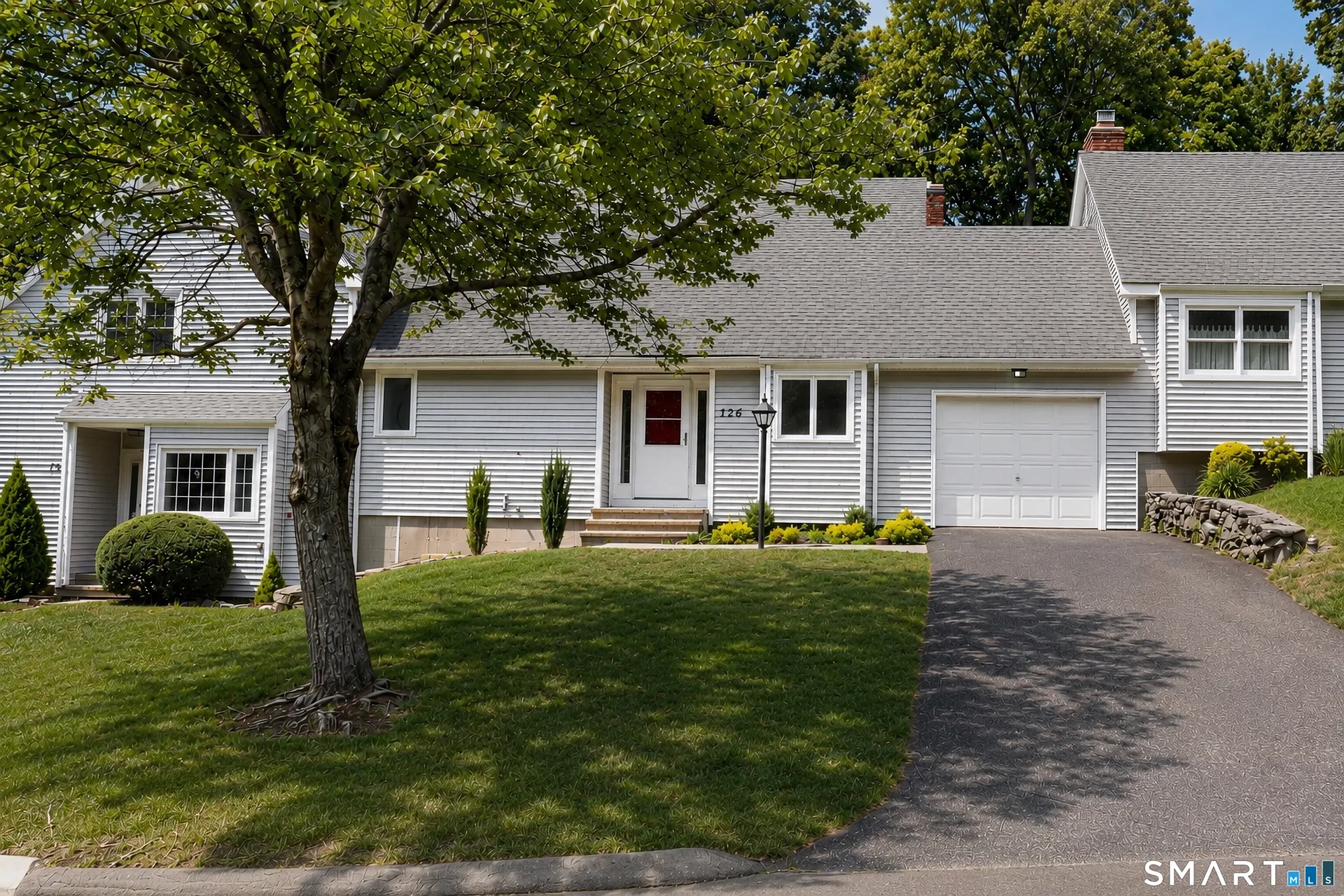 126 Hunters Creek #126, Shelton, CT
