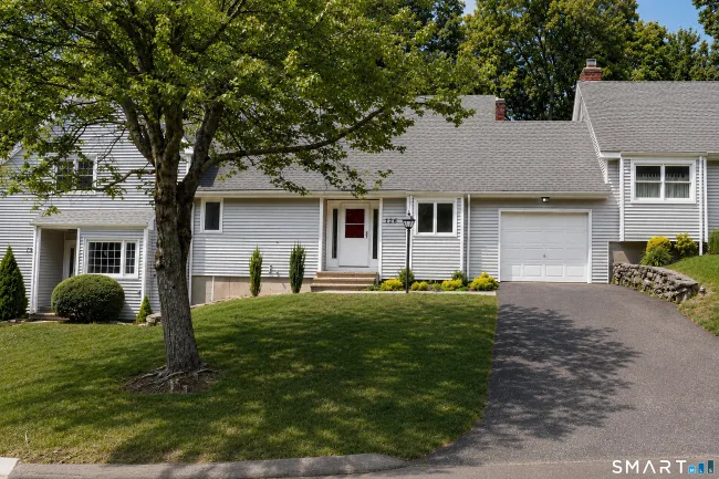 126 Hunters Creek #126, Shelton, CT