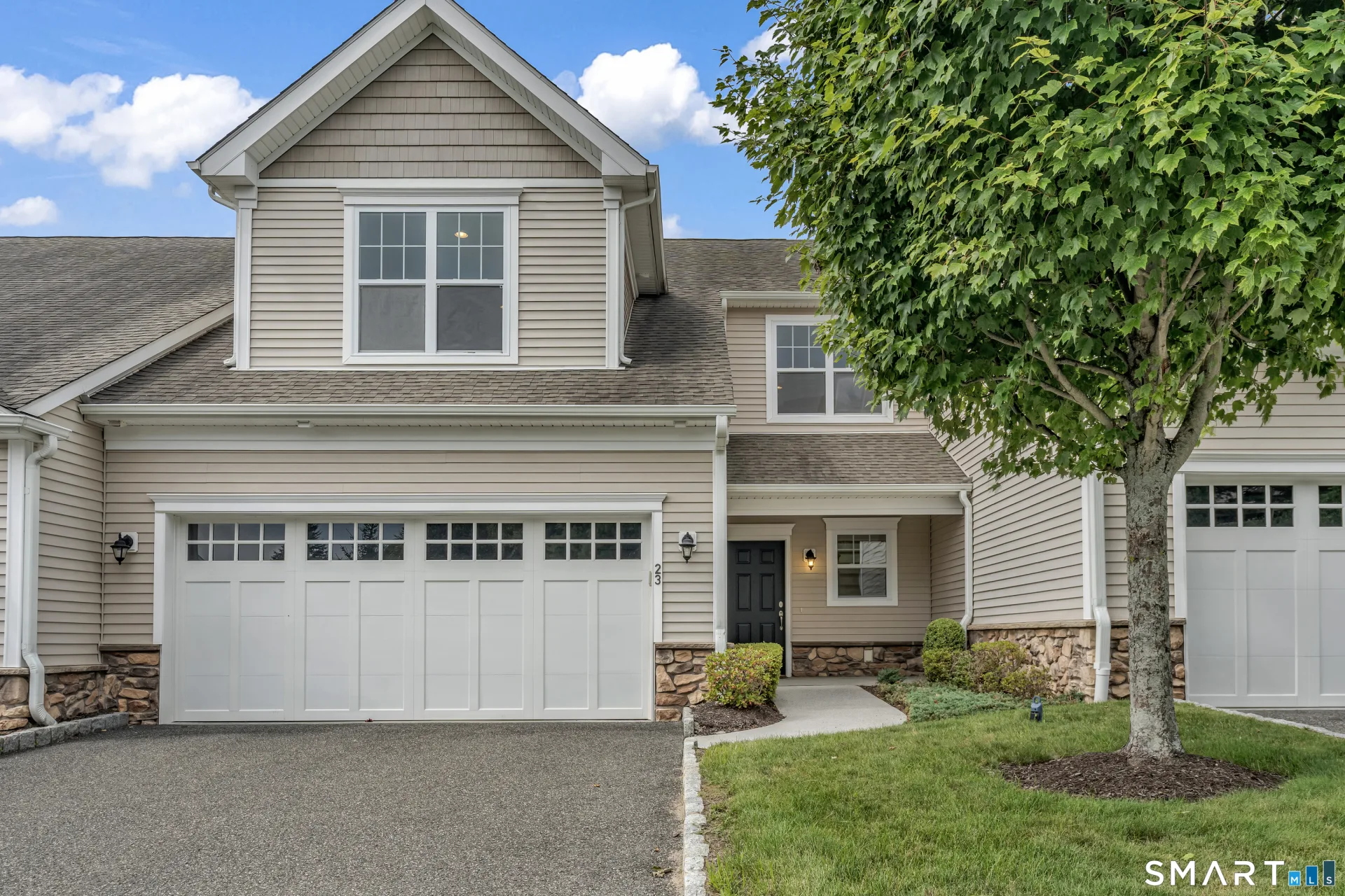 23 Woods Lane #23, Newtown, CT