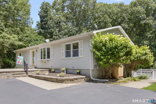 106 North Wawecus Hill Road