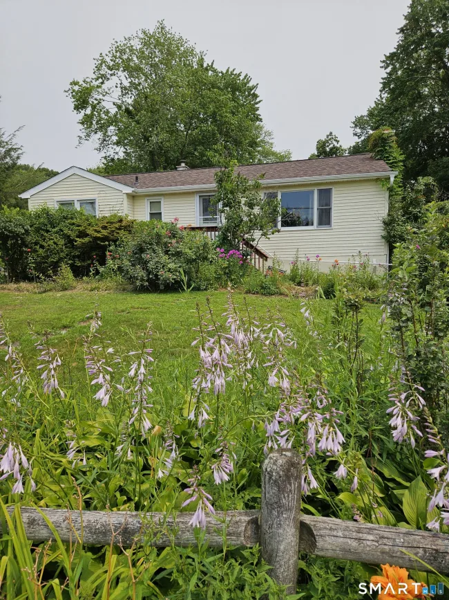 6 Colonial Drive