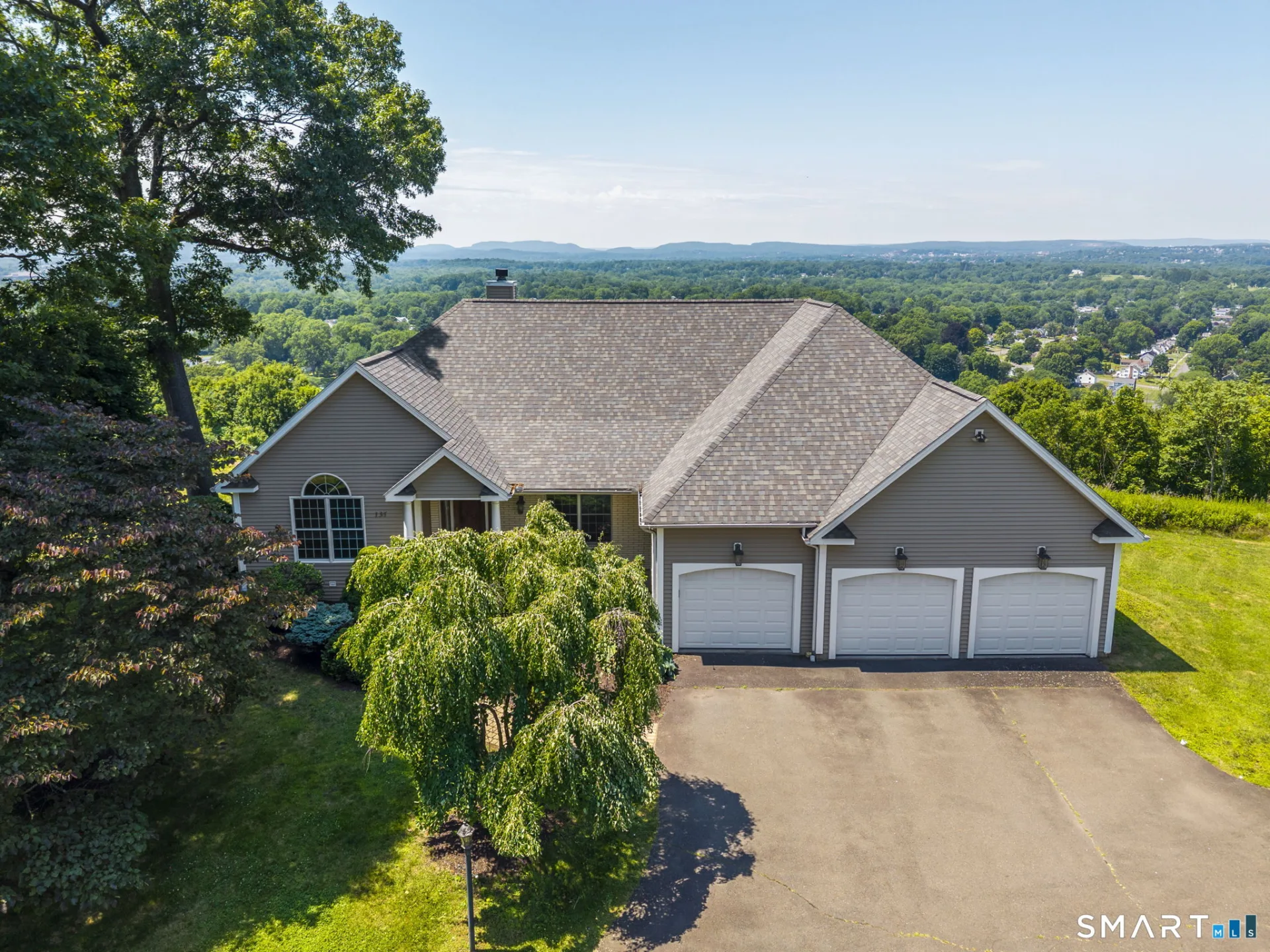 135 Cedarwood Lane, Newington, CT