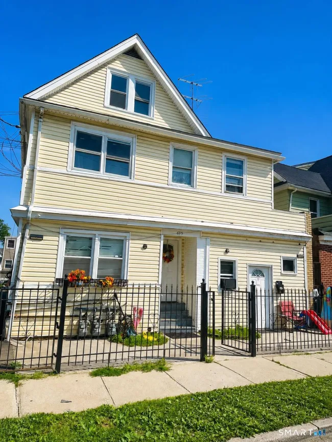 695 Beechwood Avenue