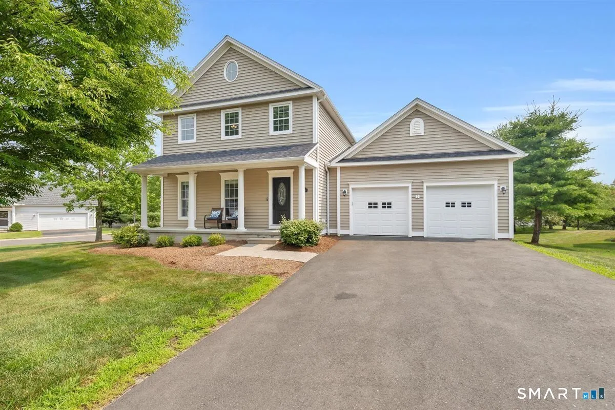 2 Chapman Chase, Windsor Locks, CT