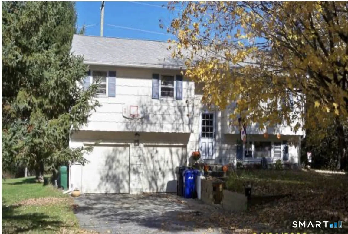 16 Stonecastle Road, New Milford, CT