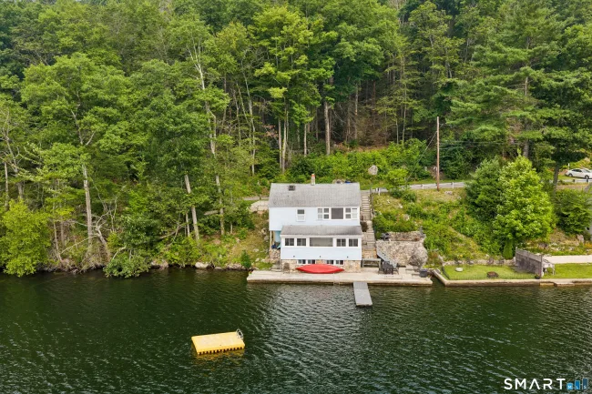 812 West Wakefield Boulevard, Winchester, CT