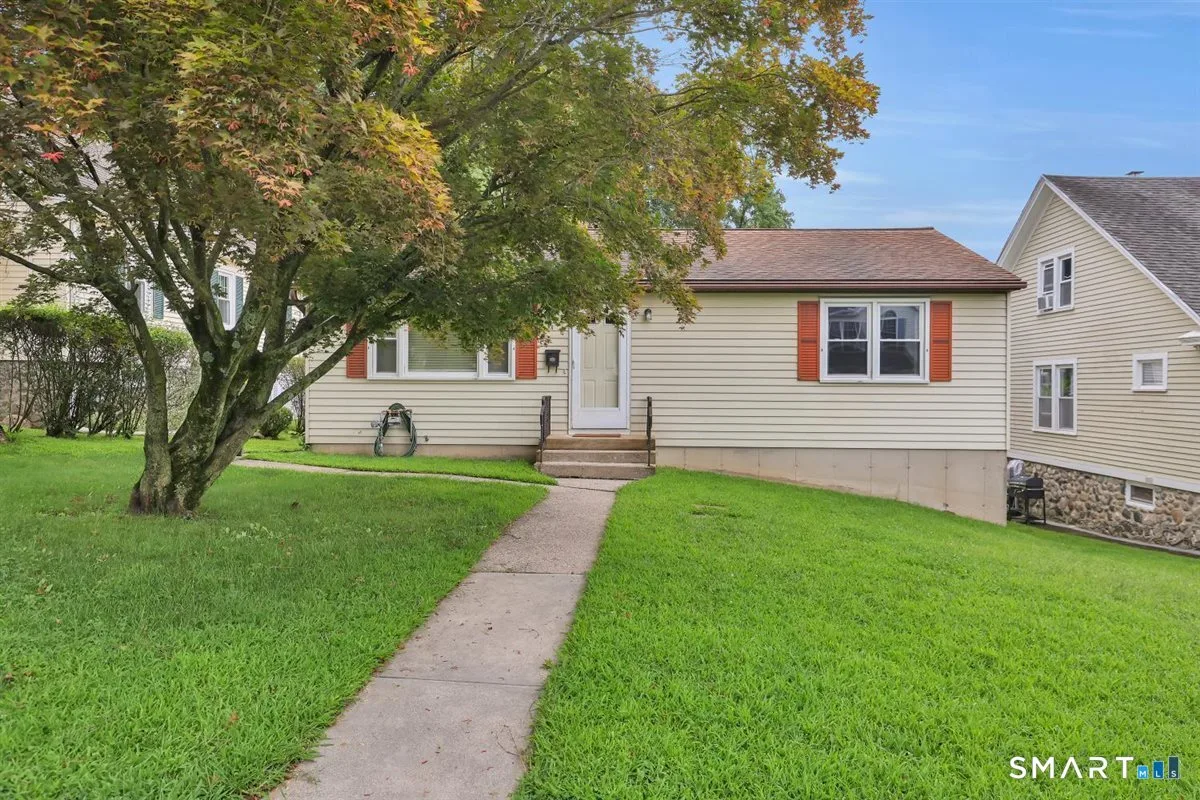 84 Fairlawn Avenue, Waterbury, CT