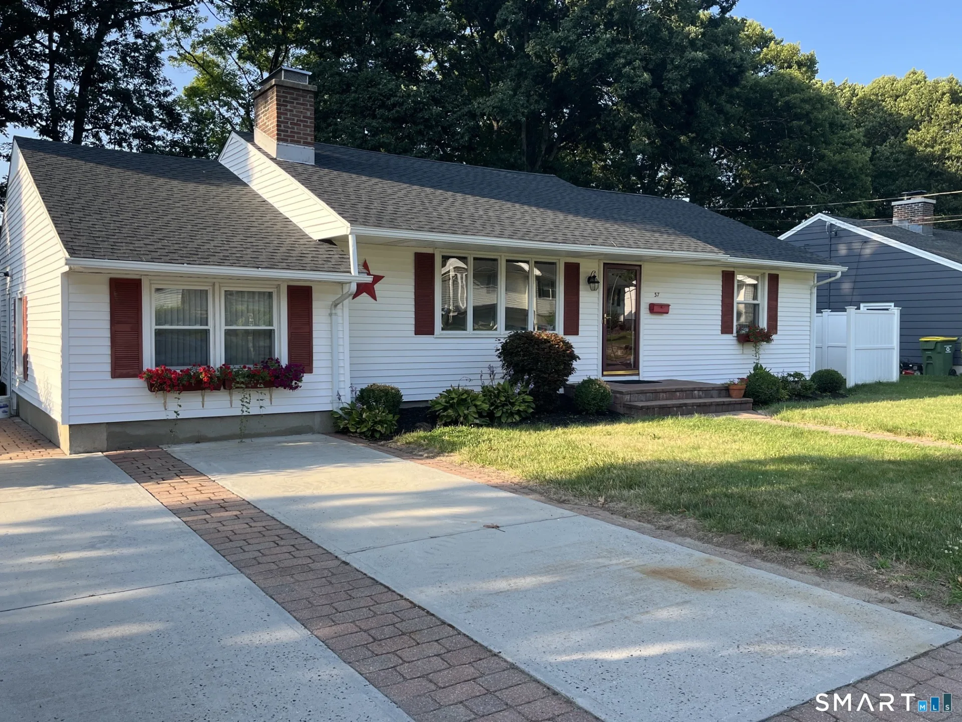 37 Fleetwood Drive, Waterbury, CT
