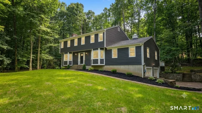10 Leopard Drive, Newtown, CT