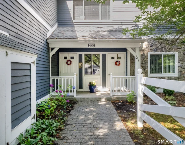 202 Windgate Circle #E, Monroe, CT