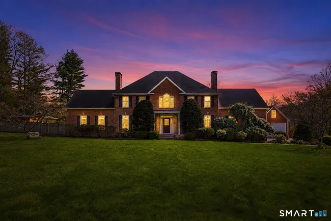 16 Robin Hood Lane, Easton, CT