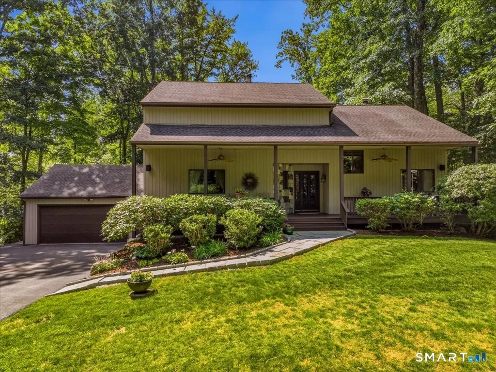6 Douglas Lane, New Fairfield, CT