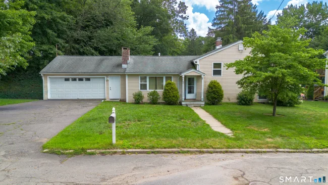 82 Sande Avenue
