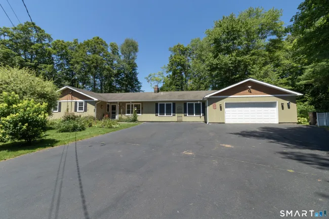 8 Glen Circle, North Branford, CT
