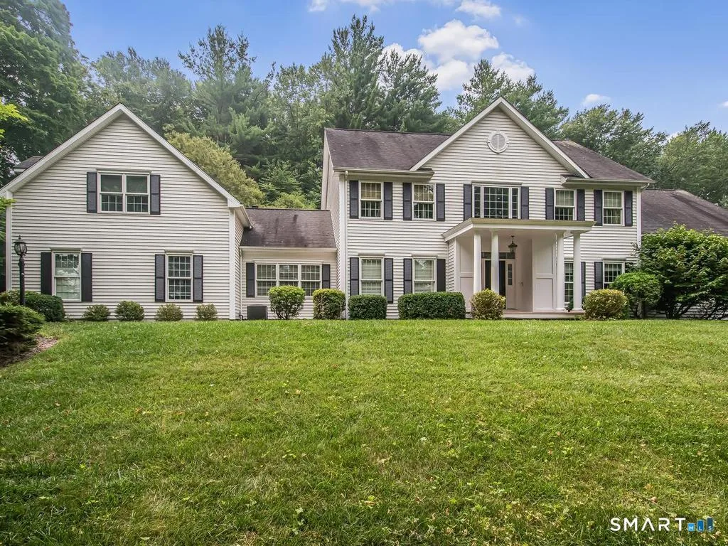 957 Roxbury Road, Southbury, CT