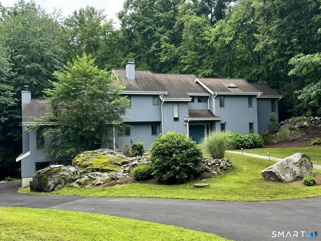 4 Deerfield Road, Brookfield, CT