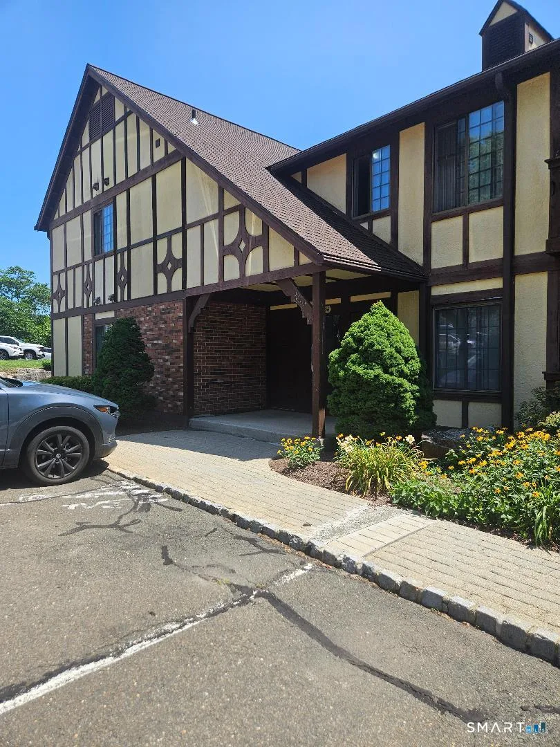 27 Canterbury Road #27, Bridgeport, CT