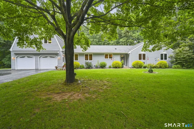 8 Thomas Drive