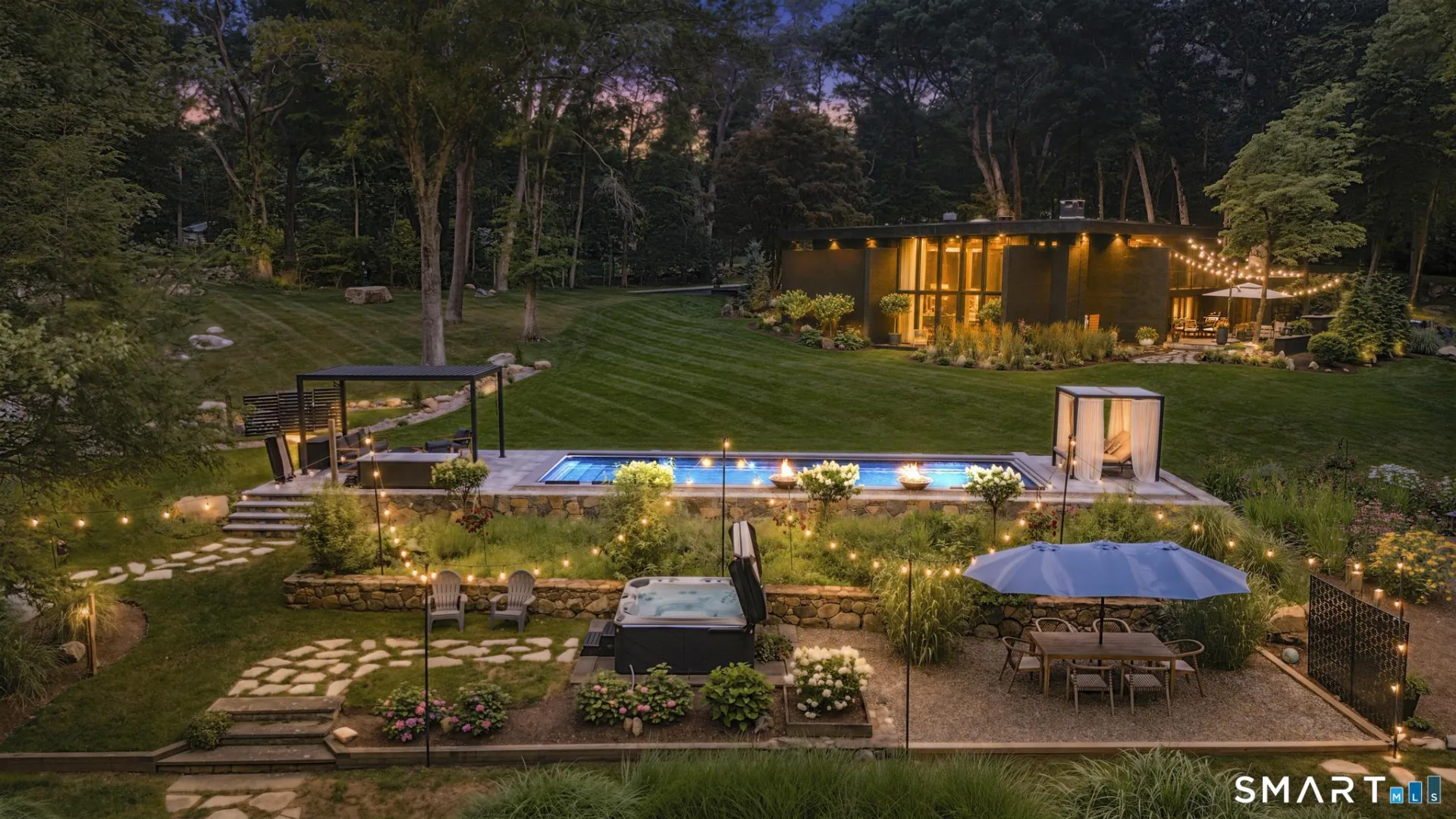 17 Pine Ridge Road, Woodbridge, CT