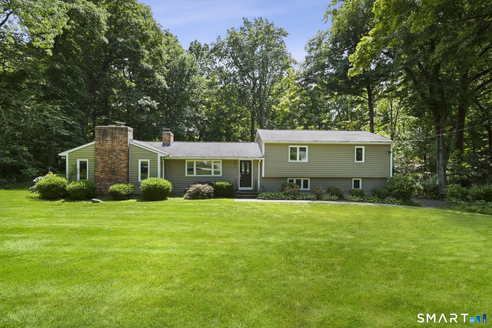 19 Crestwood Road, Monroe, CT