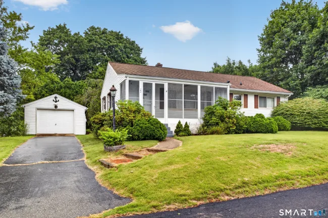 22 Sixth Avenue, Waterford, CT