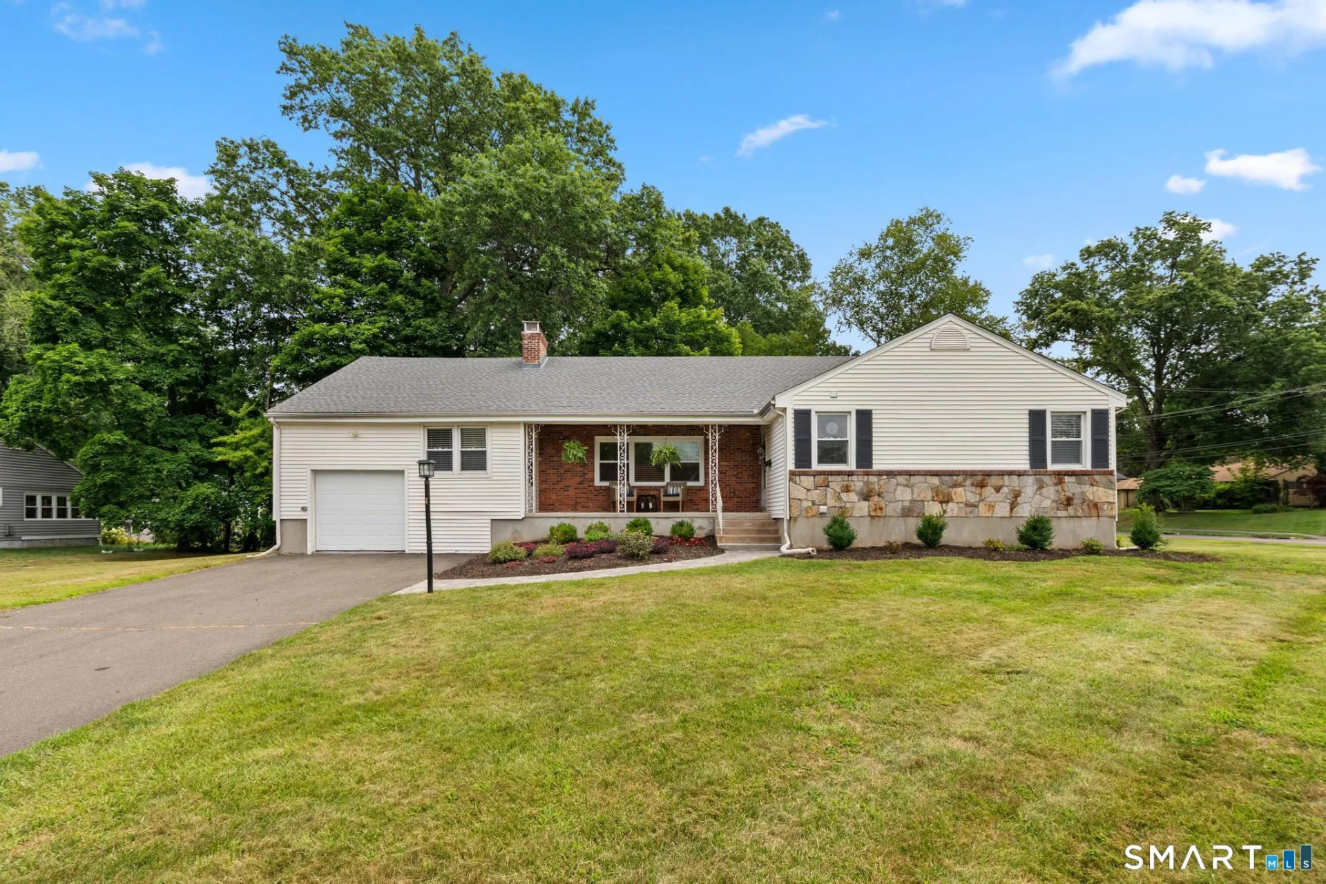 2 Old Field Road, West Hartford, CT