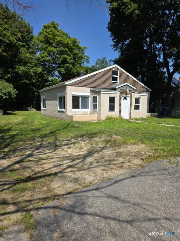 12 Woodlawn Avenue, Waterford, CT