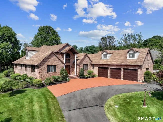 7 Regency Drive, North Haven, CT