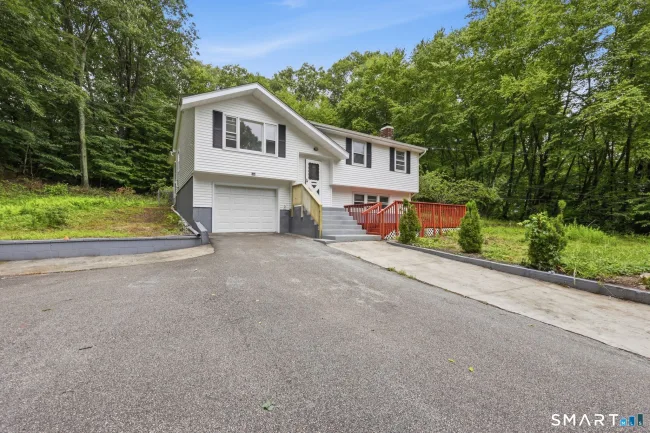 24 Crestview Drive, Montville, CT