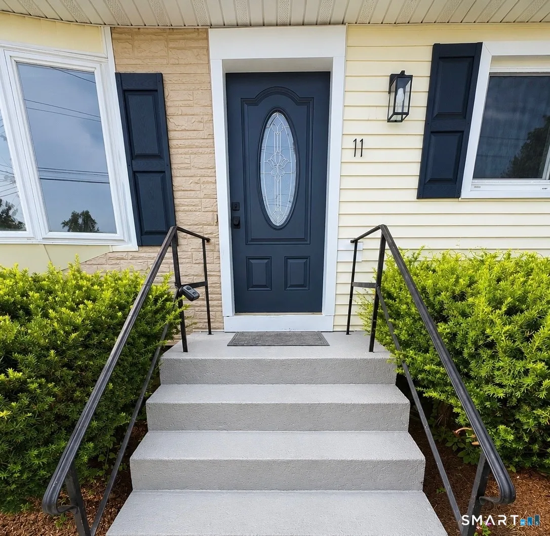 11 Flaum Drive, West Haven, CT