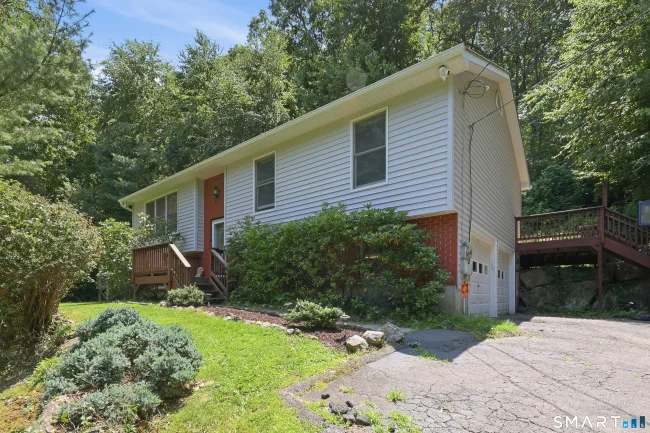 8 Old Bridge Road, New Fairfield, CT