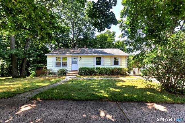 232 Anns Farm Road, Hamden, CT