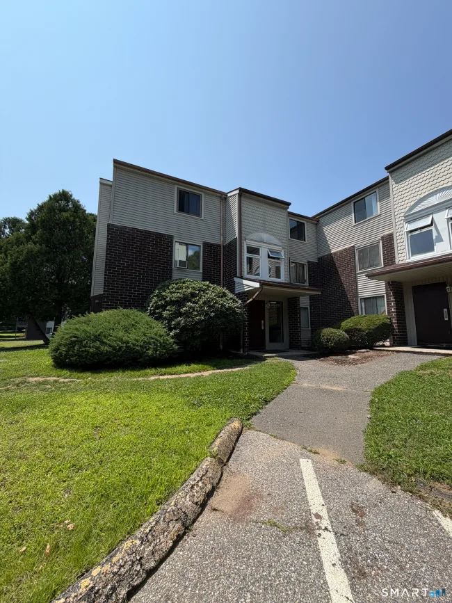 7 Padanaram Road #J216, Danbury, CT