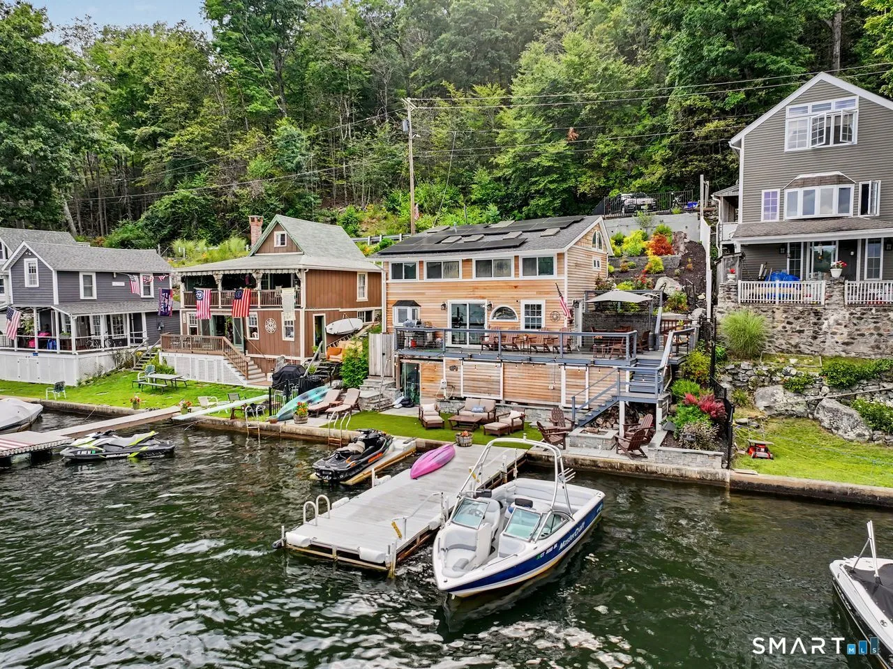 804 West Wakefield Boulevard, Winchester, CT