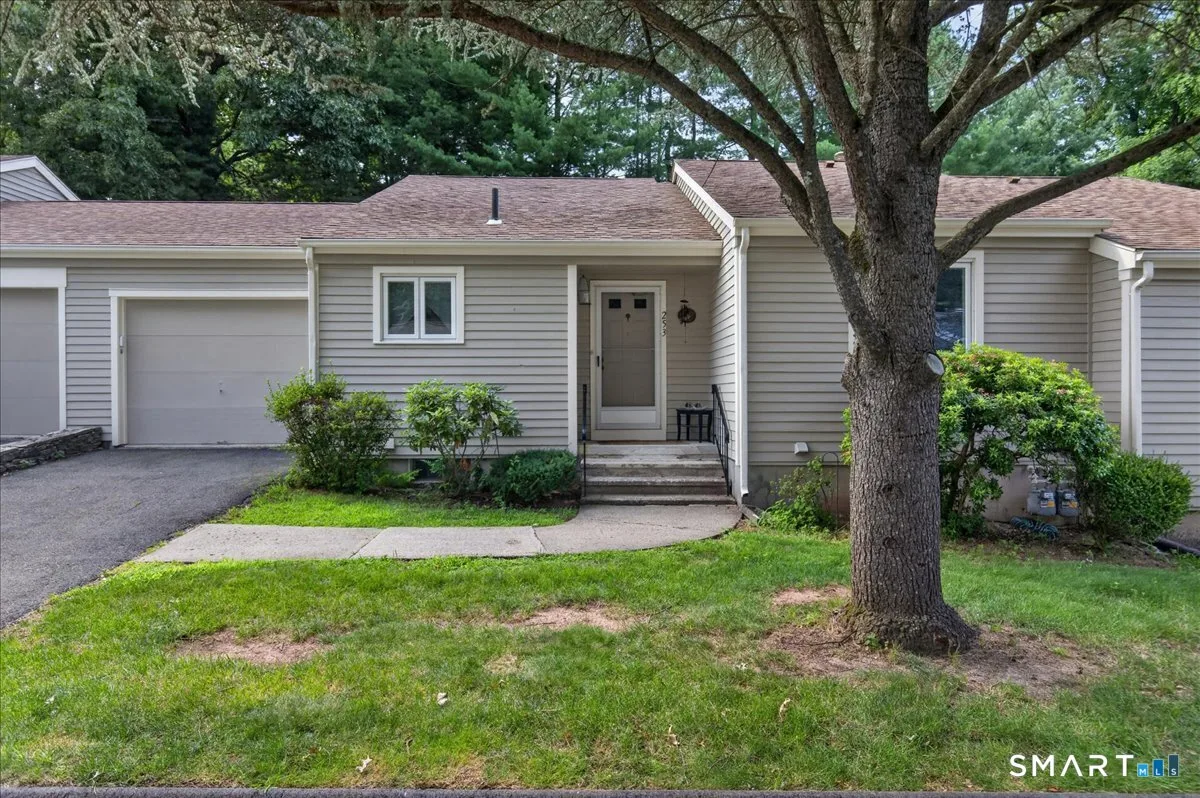 253 Carriage Drive #253, Southington, CT