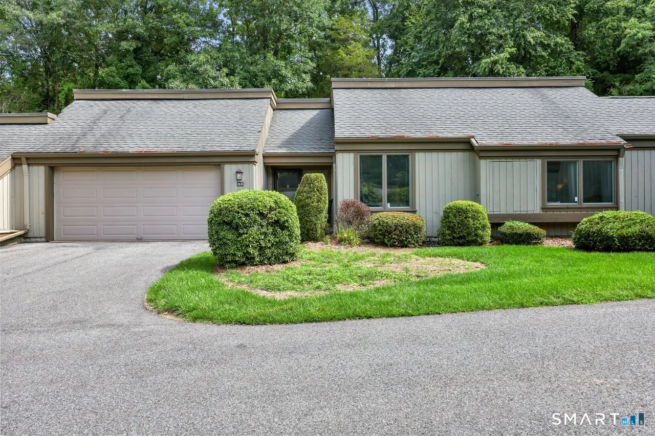 28 Heritage Crest #B, Southbury, CT
