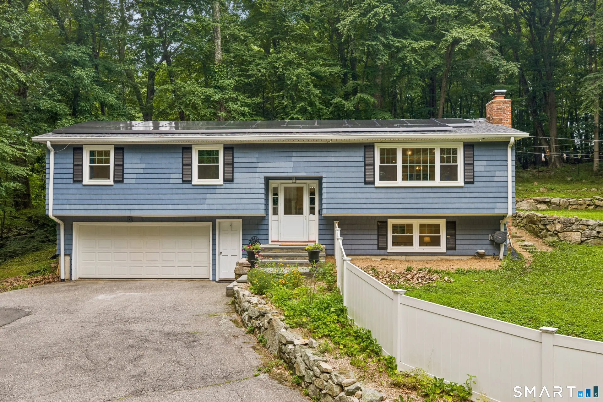 233 Hattertown Road, Newtown, CT