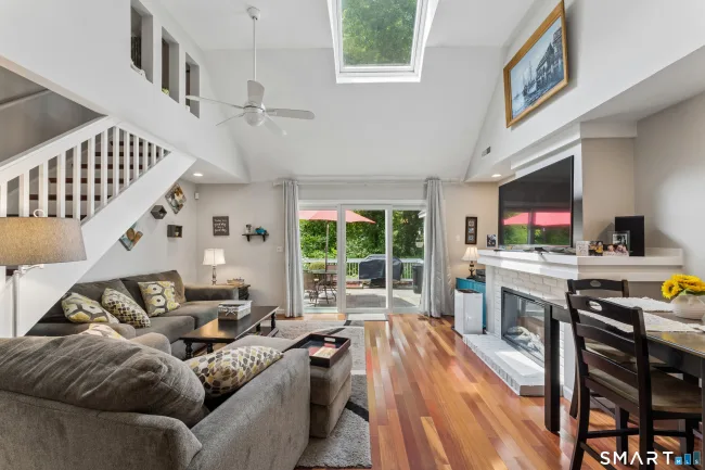 22 Woodbury Place #22