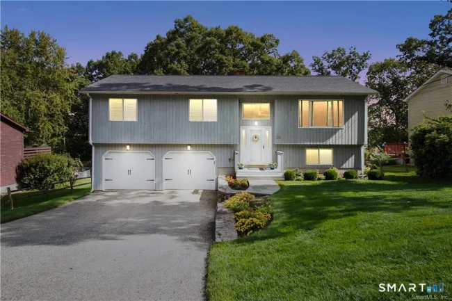 35 Bruce Drive, Shelton, CT
