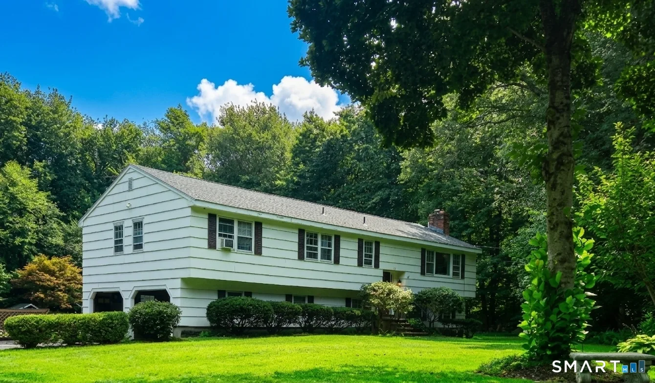 77 Pleasant Drive, Bethany, CT