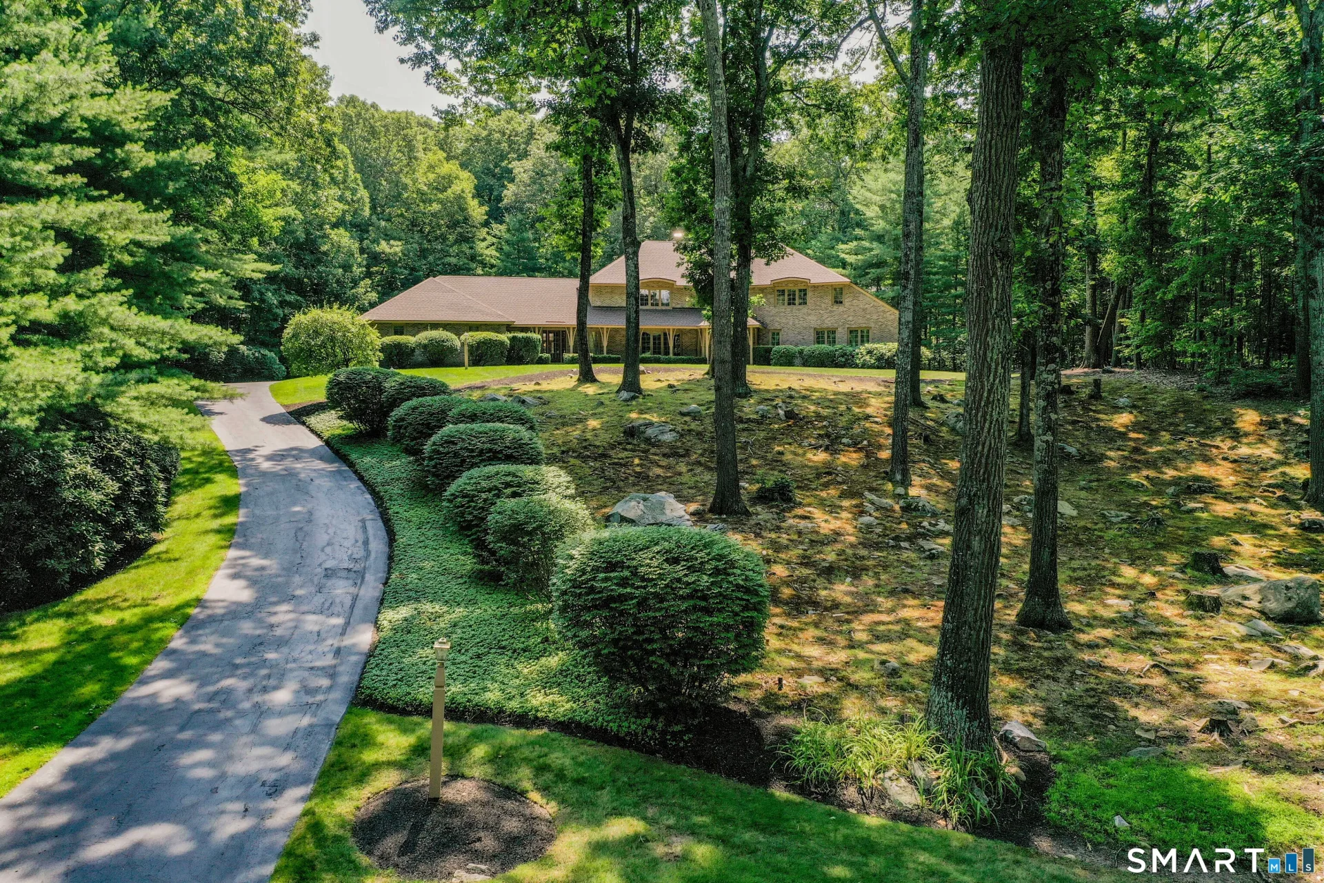 33 Saxon Woods, Avon, CT