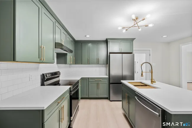 576 Huntington Street, Shelton, CT