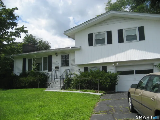 17 Deerbrook Road, Norwich, CT
