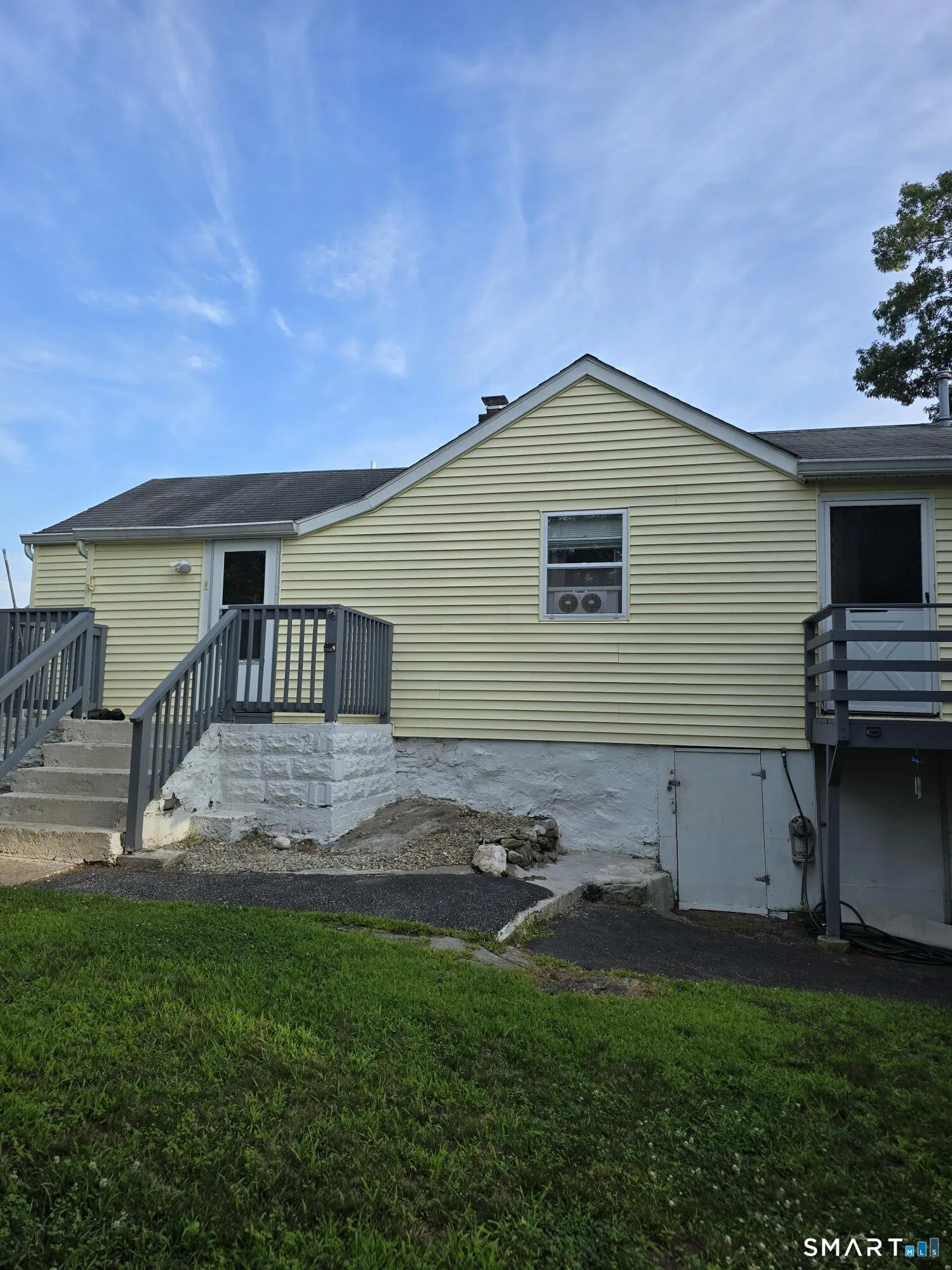 68 Oronoque Trail, Shelton, CT